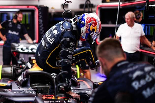 F1 - SINGAPORE GRAND PRIX 2025 VERSTAPPEN Max (ned), Red Bull Racing RB21, portrait during the 2025 Formula 1 Singapore Grand Prix, 18th round of the 2025 FIA Formula One World Championship, WM, Weltmeisterschaft from October 3 to 5, 2025 on the Marina Bay Street Circuit, in Singapore - SingaporeSingapore  Copyright: xEricxAlonsox