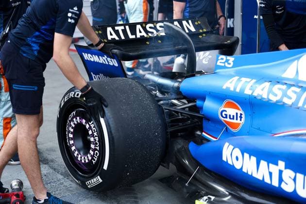 F1 - SINGAPORE GRAND PRIX 2025 Williams Racing FW47, mechanical detail rear brake ducts smoke during the 2025 Formula 1 Singapore Grand Prix, 18th round of the 2025 FIA Formula One World Championship, WM, Weltmeisterschaft from October 3 to 5, 2025 on the Marina Bay Street Circuit, in Singapore - SingaporeSingapore  Copyright: xEricxAlonsox