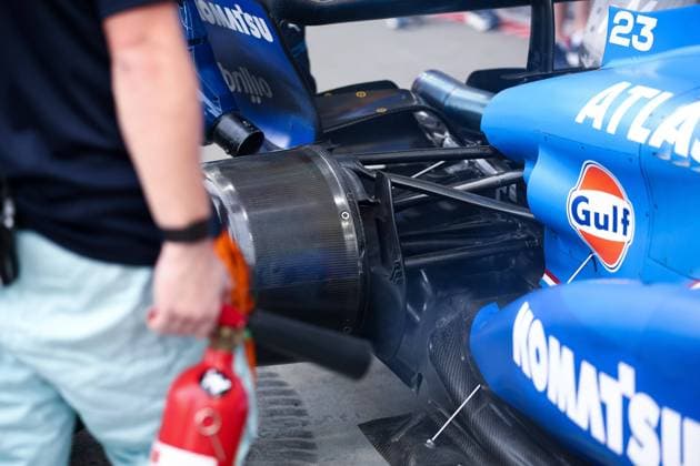 F1 - SINGAPORE GRAND PRIX 2025 Williams Racing FW47, mechanical detail rear brake ducts smoke during the 2025 Formula 1 Singapore Grand Prix, 18th round of the 2025 FIA Formula One World Championship, WM, Weltmeisterschaft from October 3 to 5, 2025 on the Marina Bay Street Circuit, in Singapore - SingaporeSingapore  Copyright: xEricxAlonsox