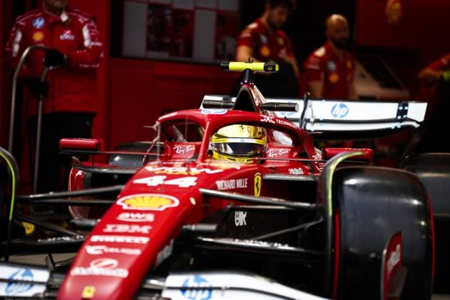 F1 - SINGAPORE GRAND PRIX 2025 44 HAMILTON Lewis (gbr), Scuderia Ferrari SF-25, action during the 2025 Formula 1 Singapore Grand Prix, 18th round of the 2025 FIA Formula One World Championship, WM, Weltmeisterschaft from October 3 to 5, 2025 on the Marina Bay Street Circuit, in Singapore - SingaporeSingapore  Copyright: xEricxAlonsox