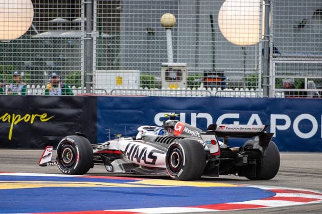 Formula 1 GP Singapore Friday, 03 10 2025 Oliver Bearman 87, MoneyGram Haas F1 Team Formula 1 GP Singapore Friday, 03 10 2025 Copyright: xBEAUTIFULxSPORTS Erlhofx
