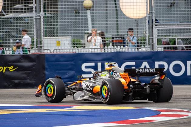 Formula 1 GP Singapore Friday, 03 10 2025 Lando Norris 4, McLaren Formula 1 Team Formula 1 GP Singapore Friday, 03 10 2025 Copyright: xBEAUTIFULxSPORTS Erlhofx