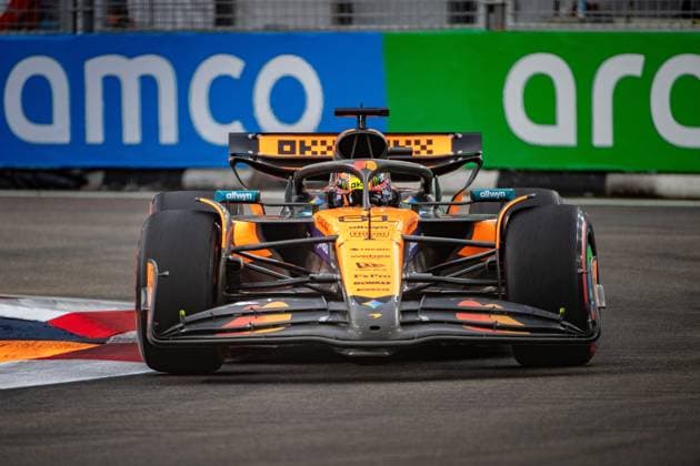 Formula 1 GP Singapore Friday, 03 10 2025 Oscar Piastri 81, McLaren Formula 1 Team Formula 1 GP Singapore Friday, 03 10 2025 Copyright: xBEAUTIFULxSPORTS Erlhofx