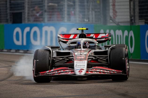 Formula 1 GP Singapore Friday, 03 10 2025 Oliver Bearman 87, MoneyGram Haas F1 Team slows down Formula 1 GP Singapore Friday, 03 10 2025 Copyright: xBEAUTIFULxSPORTS Erlhofx