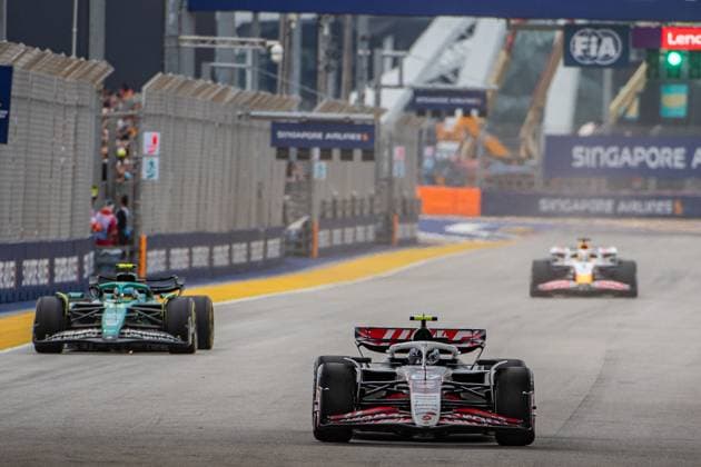 Formula 1 GP Singapore Friday, 03 10 2025 Oliver Bearman 87, MoneyGram Haas F1 Team and Fernando Alonso 14, Aston Martin Aramco F1 Team Formula 1 GP Singapore Friday, 03 10 2025 Copyright: xBEAUTIFULxSPORTS Erlhofx