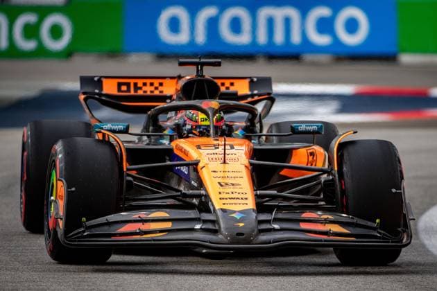 Formula 1 GP Singapore Friday, 03 10 2025 Oscar Piastri 81, McLaren Formula 1 Team Formula 1 GP Singapore Friday, 03 10 2025 Copyright: xBEAUTIFULxSPORTS Erlhofx