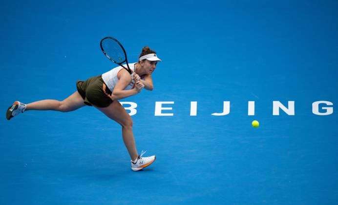 (251003) -- BEIJING, Oct. 3, 2025 -- Linda Noskova hits a return during the women s singles quarterfinal match between Linda Noskova of the Czech Reoublic and Sonay Kartal of Britain at 2025 China Open tennis tournament in Beijing, China, Oct. 3, 2025. ) (SP)CHINA-BEIJING-TENNIS-CHINA OPEN-WOMEN S SINGLES-QUARTERFINAL (CN) HuxJingwen 