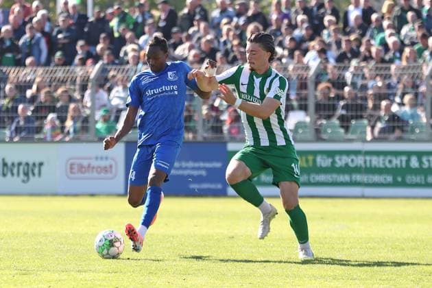 Soccer Regionalliga Nordost BSG Chemie Leipzig vs VSG Altglienicke Berlin 03 10 2025 Mohamed Sydney Sylla 24, VSG Altglienicke vs Valon Aliji 14, Chemie Leipzig Soccer, Regionalliga Nordost, Season 2025 2026, 11 Matchday BSG Chemie Leipzig vs VSG Altglienicke on 03 10 2025 at Alfred Kunze Sportpark, Leipzig Leutzsch Copyright: xBEAUTIFULxSPORTS JanxKaeferx