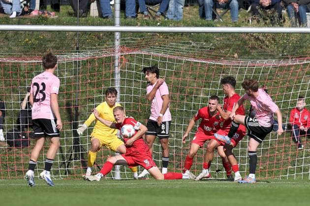 03 10 2025, xjcx, Men, Soccer, Season 2025 2026, Regionalliga Bayern, 12 Matchday TSV Aubstadt SV Viktoria Aschaffenburg Goal chance for Benjamin Franz 15, SV Viktoria Aschaffenburg , Steffen Behr 16, TSV Aubstadt clears Sulzfeld Schulstadion Aubstadt Bayern Germany