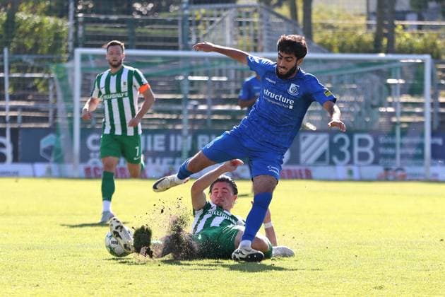 Soccer Regionalliga Nordost BSG Chemie Leipzig vs VSG Altglienicke Berlin 03 10 2025 Valon Aliji 14, Chemie Leipzig on the ground in a duel with Biyan Kizildemir 8, VSG Altglienicke Soccer, Regionalliga Nordost, Season 2025 2026, Matchday 11 BSG Chemie Leipzig vs VSG Altglienicke on 03 10 2025 at Alfred Kunze Sportpark, Leipzig Leutzsch Copyright: xBEAUTIFULxSPORTS JanxKaeferx