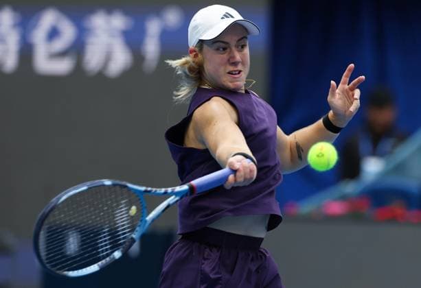 (251003) -- BEIJING, Oct. 3, 2025 -- Sonay Kartal hits a return during the women s singles quarterfinal match between Linda Noskova of the Czech Reoublic and Sonay Kartal of Britain at 2025 China Open tennis tournament in Beijing, China, Oct. 3, 2025. (Photo by Xinhua) (SP)CHINA-BEIJING-TENNIS-CHINA OPEN-WOMEN S SINGLES-QUARTERFINAL (CN) MaxZihan 