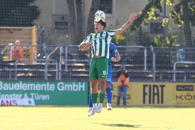 Soccer Regionalliga Nordost BSG Chemie Leipzig vs VSG Altglienicke Berlin 03 10 2025 Julius Hoffmann 19, Chemie Leipzig in header duel Football, Regionalliga Nordost, Season 2025 2026, 11 Matchday BSG Chemie Leipzig vs VSG Altglienicke on 03 10 2025 at Alfred Kunze Sportpark, Leipzig Leutzsch Copyright: xBEAUTIFULxSPORTS JanxKaeferx