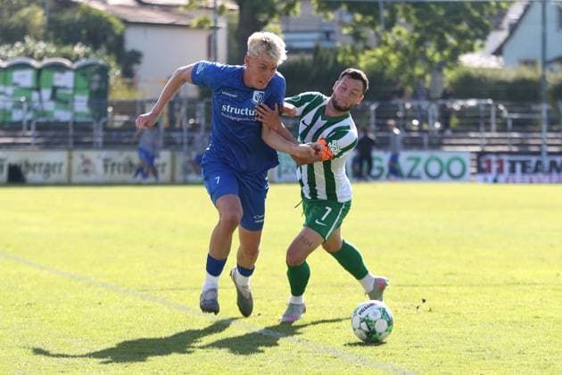 Soccer Regionalliga Nordost BSG Chemie Leipzig vs VSG Altglienicke Berlin 03 10 2025 Paul Manske 7, VSG Altglienicke vs captain Janik Mäder 7, Chemie Leipzig Soccer, Regionalliga Nordost, Season 2025 2026, 11 Matchday BSG Chemie Leipzig vs VSG Altglienicke on 03 10 2025 at Alfred Kunze Sportpark, Leipzig Leutzsch Copyright: xBEAUTIFULxSPORTS JanxKaeferx