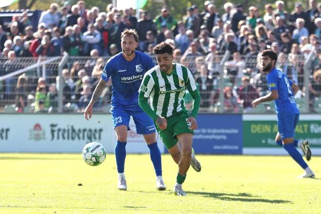 Soccer Regionalliga Nordost BSG Chemie Leipzig vs VSG Altglienicke Berlin 03 10 2025 Stanley Ratifo 30, Chemie Leipzig in front of captain Tim Rieder 23, VSG Altglienicke Soccer, Regionalliga Nordost, Season 2025 2026, 11 Matchday BSG Chemie Leipzig vs VSG Altglienicke on 03 10 2025 at Alfred Kunze Sportpark, Leipzig Leutzsch Copyright: xBEAUTIFULxSPORTS JanxKaeferx