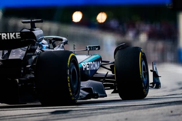 F1 - SINGAPORE GRAND PRIX 2025 63 RUSSELL George (gbr), Mercedes AMG F1 Team W16, action during the 2025 Formula 1 Singapore Grand Prix, 18th round of the 2025 FIA Formula One World Championship, WM, Weltmeisterschaft from October 3 to 5, 2025 on the Marina Bay Street Circuit, in Singapore - SingaporeSingapore  Copyright: xFLORENTxGOODENx