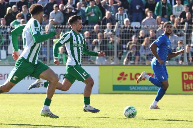 Soccer Regionalliga Nordost BSG Chemie Leipzig vs VSG Altglienicke Berlin 03 10 2025 Nils Lihsek 23, Chemie Leipzig initiates the goal to 2 0 with his counterattack Soccer, Regionalliga Nordost, Season 2025 2026, 11 Matchday BSG Chemie Leipzig vs VSG Altglienicke on 03 10 2025 at Alfred Kunze Sportpark, Leipzig Leutzsch Copyright: xBEAUTIFULxSPORTS JanxKaeferx