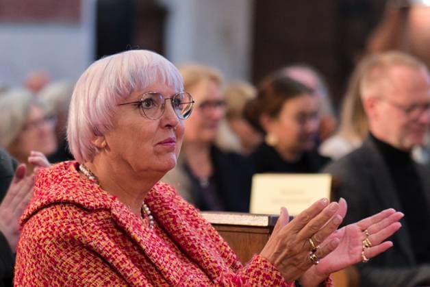 At the ceremony in the Protestant church of St. Martin, laudator Claudia Roth said that the long-time coach of SC Freiburg had made the stadium a place of learning for democracy Photo Eibner Press photo Eky Eibner Awarding of the Memmingen Freedom Prize 1525 to former SC Freiburg coach Christian Streich Memmingen Copyright: xEibner-Pressefotox EP_EER