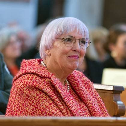 At the ceremony in the Protestant church of St. Martin, laudator Claudia Roth said that the long-time coach of SC Freiburg had made the stadium a place of learning for democracy Photo Eibner Press photo Eky Eibner Awarding of the Memmingen Freedom Prize 1525 to former SC Freiburg coach Christian Streich Memmingen Copyright: xEibner-Pressefotox EP_EER
