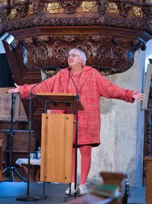 At the ceremony in the Protestant church of St. Martin, laudator Claudia Roth said that the long-time coach of SC Freiburg had turned the stadium into a place of learning for democracy Photo Eibner Press photo Eky Eibner Awarding of the Memmingen Freedom Prize 1525 to former SC Freiburg coach Christian Streich Memmingen Copyright: xEibner-Pressefotox EP_EER