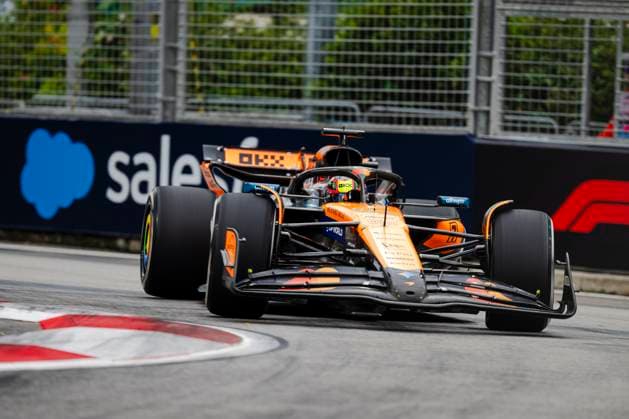 Formula 1 Singapore Grand Prix 2025 Oscar Piastri 81 (AUS) McLaren MCL39 on track during the Formula 1 Singapore Airlines Singapore Grand Prix 2025 at the Marina Bay Street Circuit, Singapore on 3 October 2025 Credit: Jun Da Tan Every Second Media Editorial use only. All images are copyright Every Second Media Limited. No images may be reproduced without prior permission. Copyright: xIMAGO EveryxSecondxMediax ESM-1608-0071 JunxDaxTanx xEveryxSecondxMediax