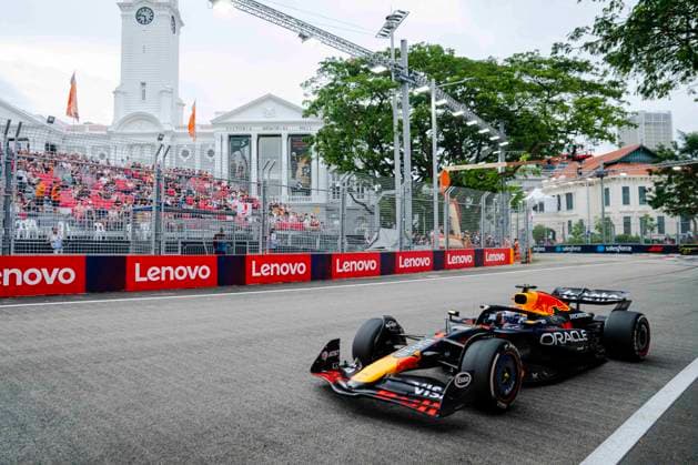 Formula 1 Singapore Grand Prix 2025 Max Verstappen 1 (NED) Oracle Red Bull Racing RB21 during the Formula 1 Singapore Airlines Singapore Grand Prix 2025 at the Marina Bay Street Circuit, Singapore on 3 October 2025 Credit: Jun Da Tan Every Second Media Editorial use only. All images are copyright Every Second Media Limited. No images may be reproduced without prior permission. Copyright: xIMAGO EveryxSecondxMediax ESM-1608-0075 JunxDaxTanx xEveryxSecondxMediax