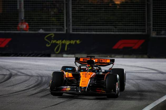 F1 - SINGAPORE GRAND PRIX 2025 81 PIASTRI Oscar (aus), McLaren F1 Team MCL39, action during the 2025 Formula 1 Singapore Grand Prix, 18th round of the 2025 FIA Formula One World Championship, WM, Weltmeisterschaft from October 3 to 5, 2025 on the Marina Bay Street Circuit, in Singapore - SingaporeSingapore  Copyright: xXavixBonillax