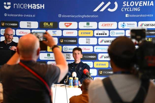 UEC 2025 Road European Championship, EM, Europameisterschaft Drome-Ardeche Media Activities 3 10 2025 LORIOL-SUR-DROME, FRANCE - OCTOBER 03 : Pogacar Tadej (Slovenia) talking to the press during a press conference, PK, Pressekonferenz ahead of the Men Elite cycling road race of the 2025 UEC Road European Championship Drome-Ardeche 10th edition an UCI Continental Championships cycling race on October 3, 2025 in Loriol-sur-Drome, France, 3 10 2025 Loriol-sur-Drome France  Copyright: xVincentxKalutx