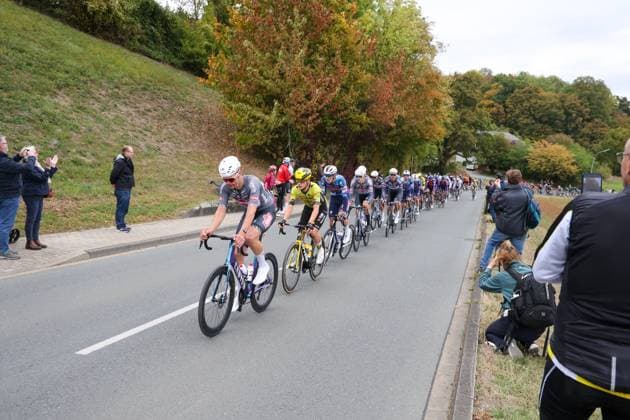 Start of the cycle race through the Münsterland with finish at the Schlossplatz in Münster Hill climb at the ski jump in Oelde Stromberg Peloton Oelde, North Rhine-Westphalia, DEU, Germany, 03 10 2025 Sparkassen Münsterland Giro