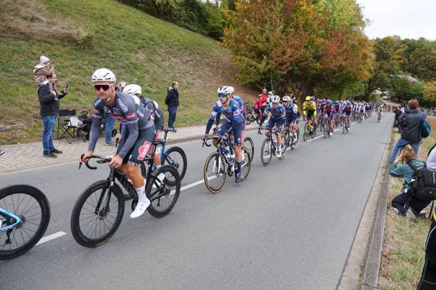 Start of the cycle race through the Münsterland with finish at the Schlossplatz in Münster Hill climb at the ski jump in Oelde Stromberg Peloton Oelde, North Rhine-Westphalia, DEU, Germany, 03 10 2025 Sparkassen Münsterland Giro