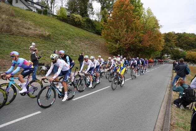 Start of the cycle race through the Münsterland with finish at the Schlossplatz in Münster Hill climb at the ski jump in Oelde Stromberg Peloton Oelde, North Rhine-Westphalia, DEU, Germany, 03 10 2025 Sparkassen Münsterland Giro