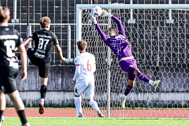 FC Augsburg II vs Hankofen Hailing 03 10 2025 Noah George FC Augsburg II 22 sure , Augsburg, 03 10 2025 12 Matchday of the Regionalliga Bayern, FC Augsburg II vs Hankofen Hailing, Augsburg Rosenaustadion Copyright: xBEAUTIFULxSPORTS Märklx