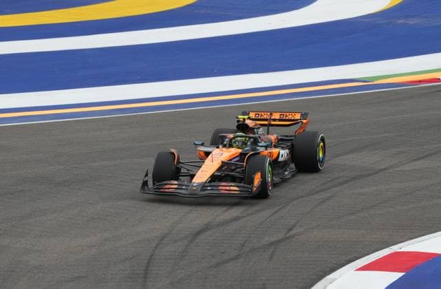FORMULA 1 SINGAPORE AIRLINES SINGAPORE GRAND PRIX 2025 03 10 2025, Marina Bay Street Circuit, Singapore, FORMULA 1 SINGAPORE AIRLINES SINGAPORE GRAND PRIX 2025 , pictured Lando Norris GBR , McLaren F1 Team nordphotoxGmbHx xBratic nph00250