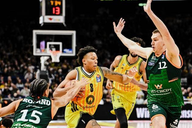 03 10 2025, xlakx, Basketball easyCredit BBL Basketball Alba Berlin Gladiators Trier emspor, v l Jordan Roland Gladiators Trier , Boogie Ellis Alba Berlin , Marten Linssen Gladiators Trier duel, duel, fight, tackle Berlin Daniel Lakomski