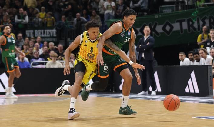 Rejean Boogie Ellis, Eli Brooks duel Game scene Action Sport Basketball BBL Bundesliga Men Season 2025 2026 03 10 2025 ALBA Berlin vs Gladiators Trier