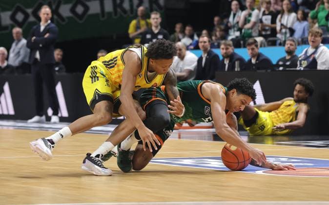Rejean Boogie Ellis, Eli Brooks duel Game scene Action Sport Basketball BBL Bundesliga Men Season 2025 2026 03 10 2025 ALBA Berlin vs Gladiators Trier