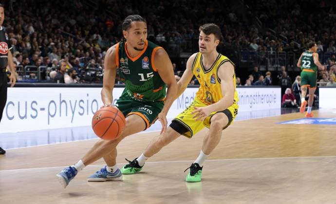 Jordan Roland, Jonas Mattisseck duel Game scene Action Sport Basketball BBL Bundesliga Men Season 2025 2026 03 10 2025 ALBA Berlin vs Gladiators Trier