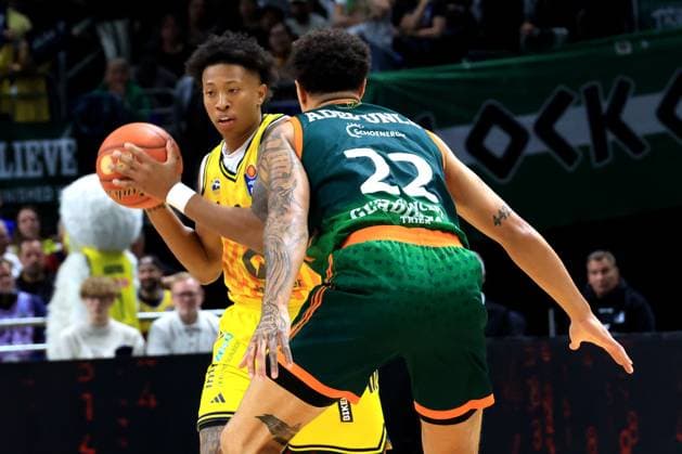 DEU, easyCredit BBL, ALBA vs VET CONCEPT Gladiators Trier, 03 10 2025, Uber Arena, Berlin, DEU, easyCredit BBL, ALBA vs VET CONCEPT Gladiators Trier, pictured Rejean Boogie Ellis ALBA Berlin 8 , Nolan Adekunle TBB Trier 22 nordphotoxGmbHx xEngler nph00076