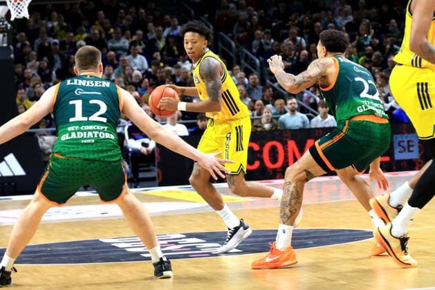 DEU, easyCredit BBL, ALBA vs VET CONCEPT Gladiators Trier, 03 10 2025, Uber Arena, Berlin, DEU, easyCredit BBL, ALBA vs VET CONCEPT Gladiators Trier, pictured Rejean Boogie Ellis ALBA Berlin 8 , Nolan Adekunle TBB Trier 22 , Martin Linssen TBB Trier 12 nordphotoxGmbHx xEngler nph00076