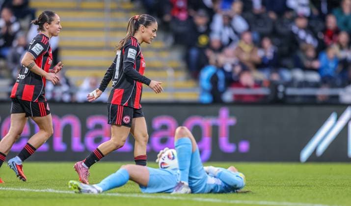 DEU, Frankfurt, Eintracht Frankfurt vs Carl Zeiss Jena, Google Pixel Frauen Bundesliga DFB, Saison 2526, Stadion am Bretanobad, 5 Spieltag im Bild Torschuss und Chance für ErÃ leta Memeti Eintracht Frankfurt 27 , Enttäuschung DFB DFL REGULATIONS PROHIBIT ANY USE OF PHOTOGRAPHS AS IMAGE SEQUENCES AND OR QUASI VIDEO, 03 10 2025, Copyright: HMBxMedia HendrikxHamelau