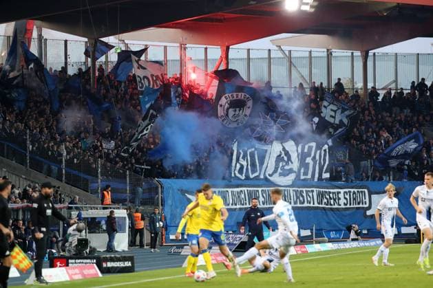 Braunschweig vs Paderborn, 2 BL Braunschweig, 03 10 2025, FUßBALL Eintracht Braunschweig vs SC Paderborn, 2 BL, Season 2025 26 SC Paderborn Fanblock Braunschweig