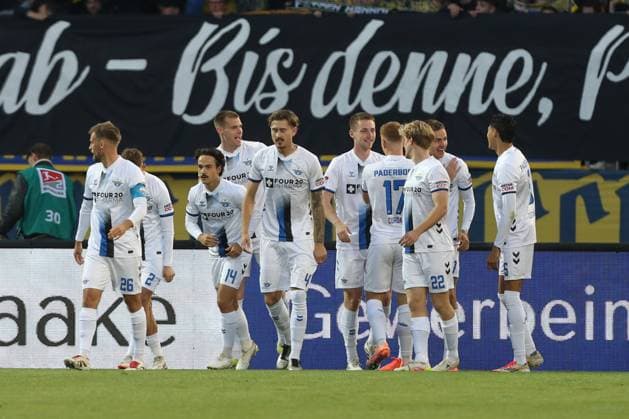 03 10 2025, xtgx, Soccer 2 Bundesliga, Eintracht Braunschweig SC Paderborn 07 v l Pderborn after goal to 0 1 by Filip Biblija Paderborn, 7 Jubel, Torjubel, jubelt ueber das Tor, celebrate the goal, celebration DFL DFB REGULATIONS PROHIBIT ANY USE OF PHOTOGRAPHS as IMAGE SEQUENCES and or QUASI VIDEO Braunschweig
