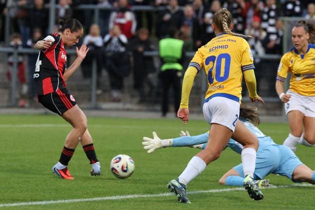 2025 10 03 xJFx Soccer Google Pixel Women Bundesliga Eintracht Frankfurt FC Carl Zeiss Jena v l , Géraldine Reuteler Eintracht Frankfurt , Goalkeeper Hannah Etzold FC Carl Zeiss Jena DFL DFB REGULATIONS PROHIBIT ANY USE OF PHOTOGRAPHS as IMAGE SEQUENCES and or QUASI VIDEO Copyright: JoaquimxFerreira