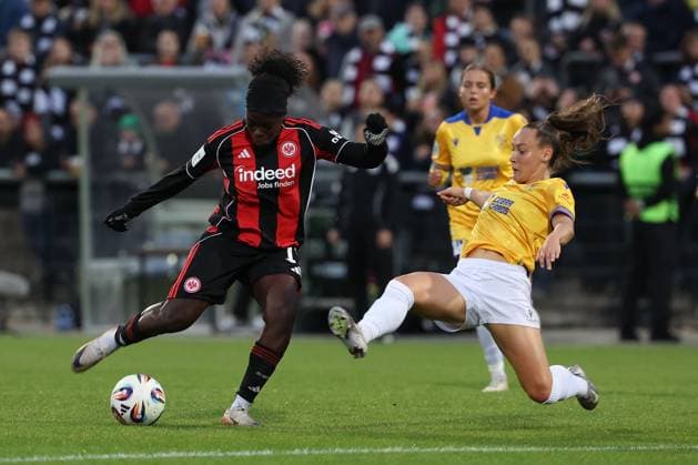 2025 10 03 xJFx Soccer Google Pixel Women Bundesliga Eintracht Frankfurt FC Carl Zeiss Jena v l , shot on goal Nicole Anyomi Eintracht Frankfurt , Felicia Straesser FC Carl Zeiss Jena , in action, in action, DFL DFB REGULATIONS PROHIBIT ANY USE OF PHOTOGRAPHS as IMAGE SEQUENCES and or QUASI VIDEO Copyright: JoaquimxFerreira