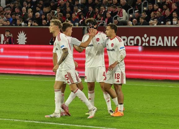 03 10 2025 Soccer Season 2025 2026 2 Soccer Bundesliga 08 Matchday Fortuna Düsseldorf 95 F95 1 FC Nürnberg FCN Club Sportfoto Zink DaMa xdaxmax DFL regulations prohibit any use of photographs as image sequences and or quasi video only for editorial use Jubel Freude Torjubel nach Tor zum 0 1 Rafael Lubach 18, 1 FC Nürnberg FCN und Mannschaft Team jubelt freut sich Torschütze Rafael Lubach 18, 1 FC Nürnberg FCN