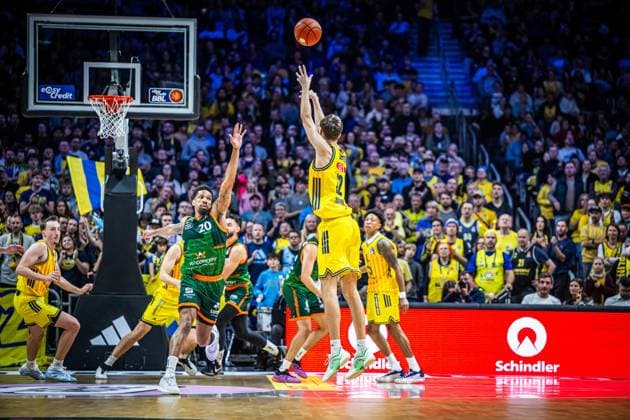 Basketball Berlin 03 10 2025 Season 2025 2026 EasyCredit BBL 1 Bundesliga Main Round Alba Berlin VET CONCEPT Gladiators Trier Nevio Bennefeld Alba Berlin, No 22 Urald King Trier, No 20