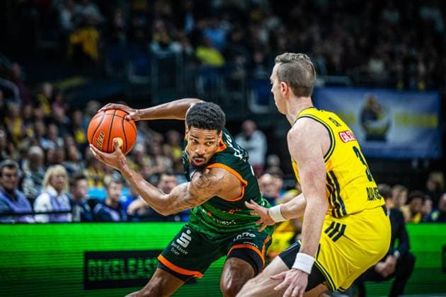 Basketball Berlin 03 10 2025 Season 2025 2026 EasyCredit BBL 1 Bundesliga Main Round Alba Berlin VET CONCEPT Gladiators Trier Eli Brooks Trier, No 55 Justin Bean Alba Berlin, No 34