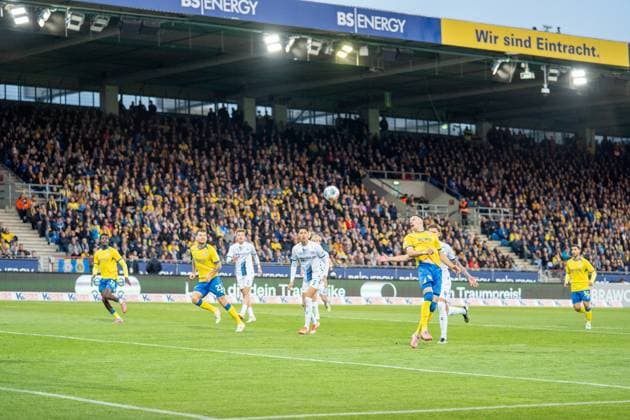 Germany Soccer 2 Liga, 8 Matchday 2025 2026, Eintracht Braunschweig SC Paderborn 07 on 03 10 in Braunschweig Eintracht Stadion Header Erencan Yardimci Eintracht Braunschweig 9 Copyright: xSvenxHeidmannx