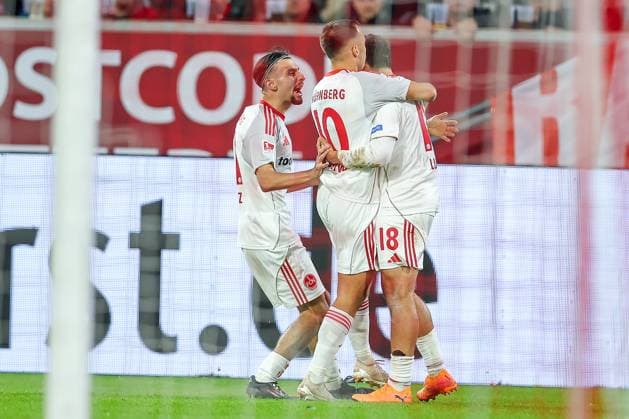 03 10 2025, Football, Fortuna Düsseldorf 1 FC Nürnberg, 2 Fußball Bundesliga, Merkur Spiel Arena, Saison 2025 2026 Goal celebration after the goal to 1 0 by scorer Rafael Lubach 1FC Nuernberg 18 together with Julian Justvan 1FC Nuernberg 10 DFB regulations prohibit any use of photographs as image sequences and or quasi video Nordrhein Westfalen Germany