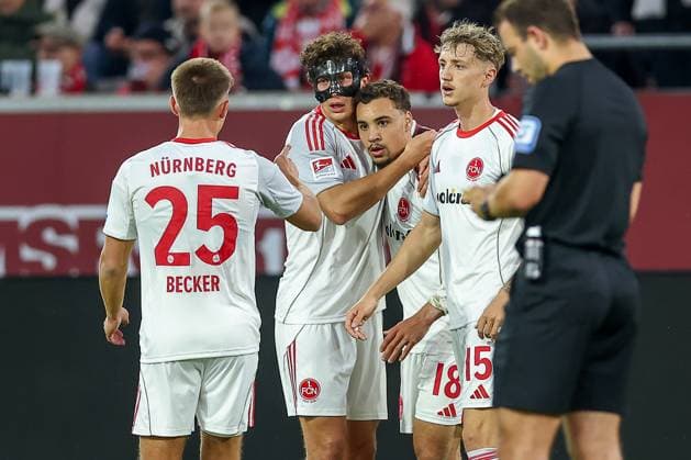 03 10 2025, Football, Fortuna Düsseldorf 1 FC Nürnberg, 2 Fußball Bundesliga, Merkur Spiel Arena, Saison 2025 2026 Goal celebration after the goal to 1 0 by scorer Rafael Lubach 1FC Nuernberg 18 together with Fabio Gruber 1FC Nuernberg 04 and Finn Becker 1FC Nuernberg 25 DFB regulations prohibit any use of photographs as image sequences and or quasi video Nordrhein Westfalen Germany