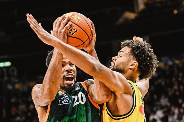 03 10 2025, xlakx, Basketball easyCredit BBL Basketball Alba Berlin Gladiators Trier emspor, v l Urald King Gladiators Trier , Norris Agbakoko Alba Berlin duel, duel, fight, tackle Berlin Daniel Lakomski
